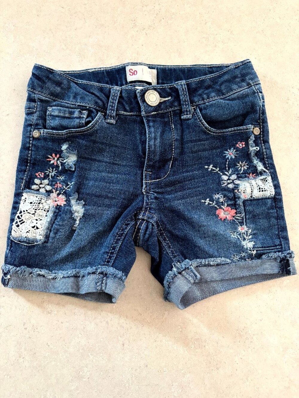 SO girls Embroidered jean shorts size 6 Adjustable waist